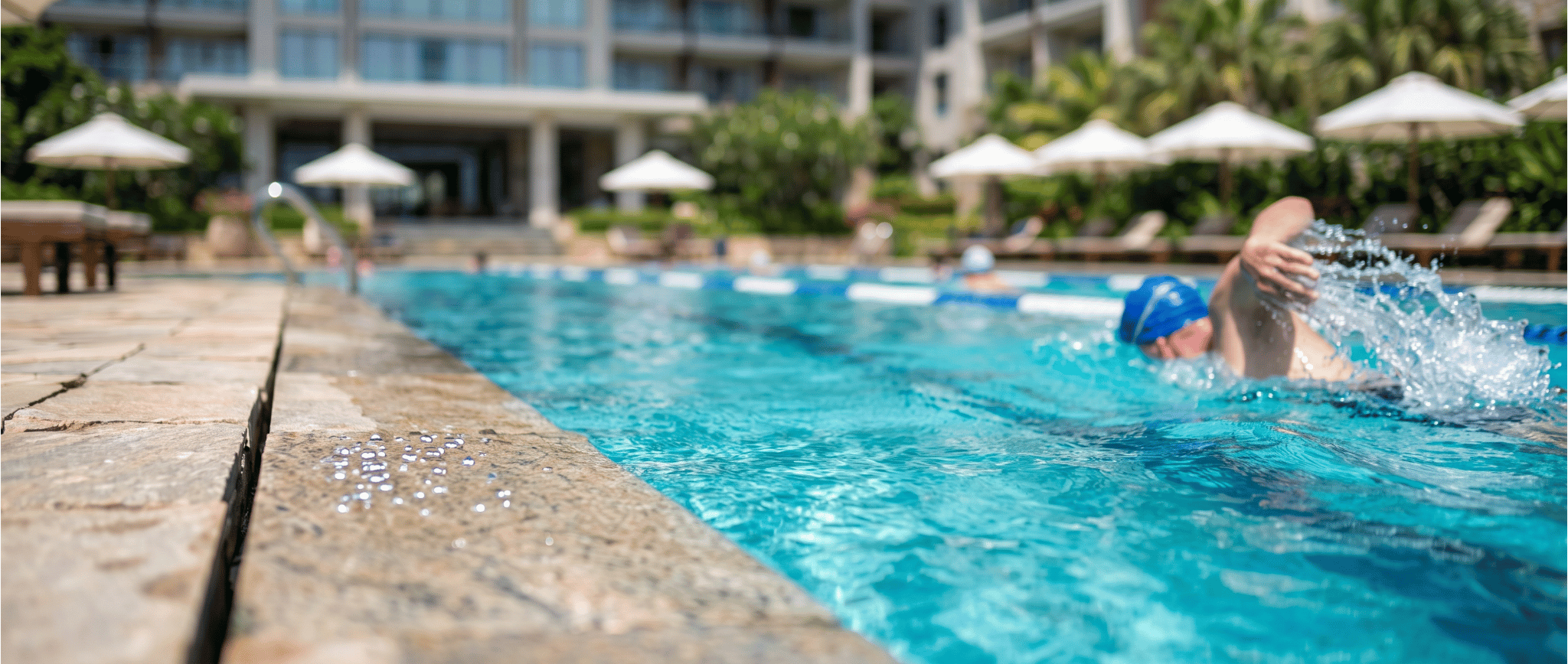 Piscina de raia em hotel, com água tratada por gerador de cloro Evoclor Pro