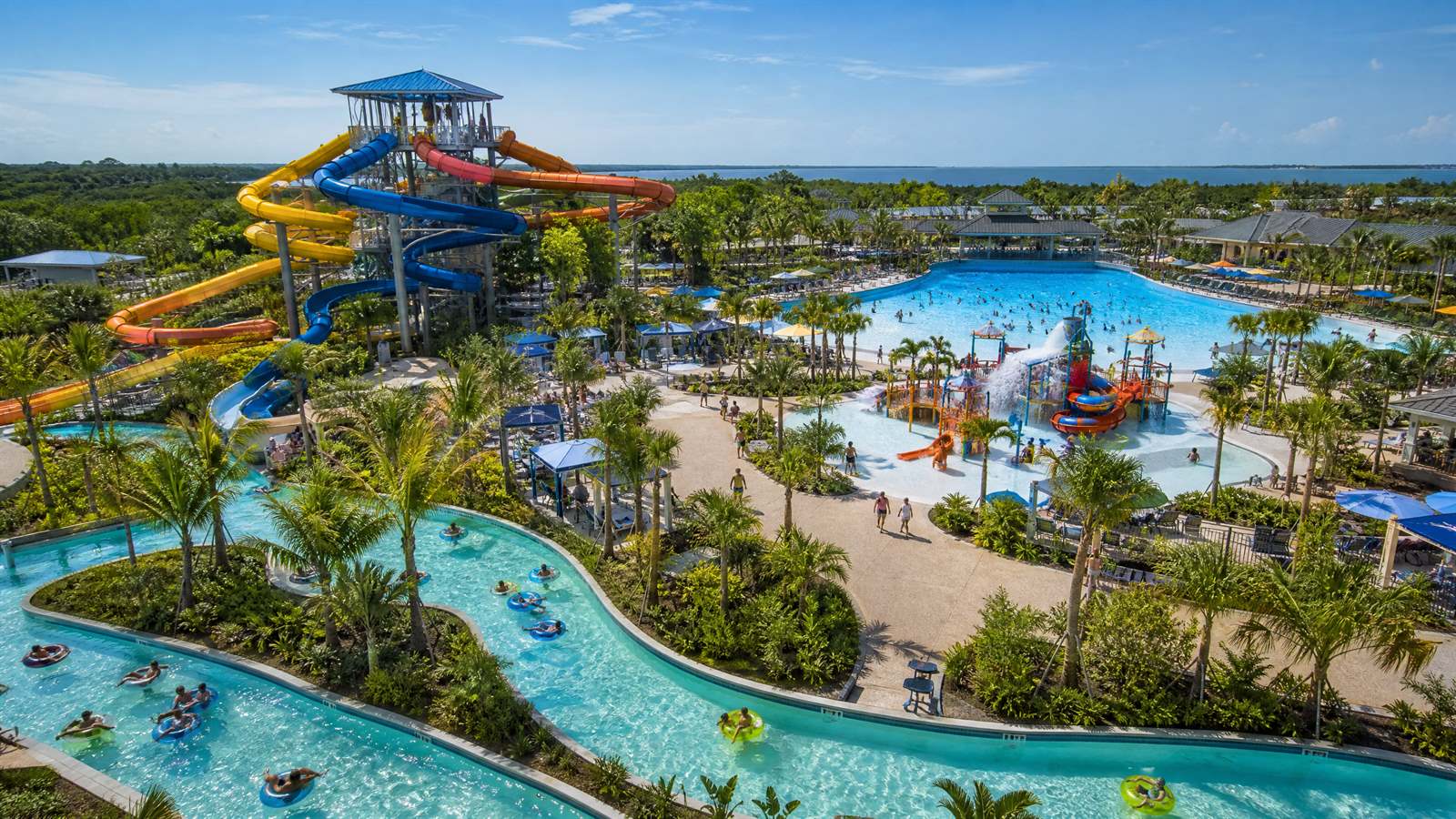 Parque aquático com água tratada por gerador de cloro Sanitation da H2O — clubes e resorts