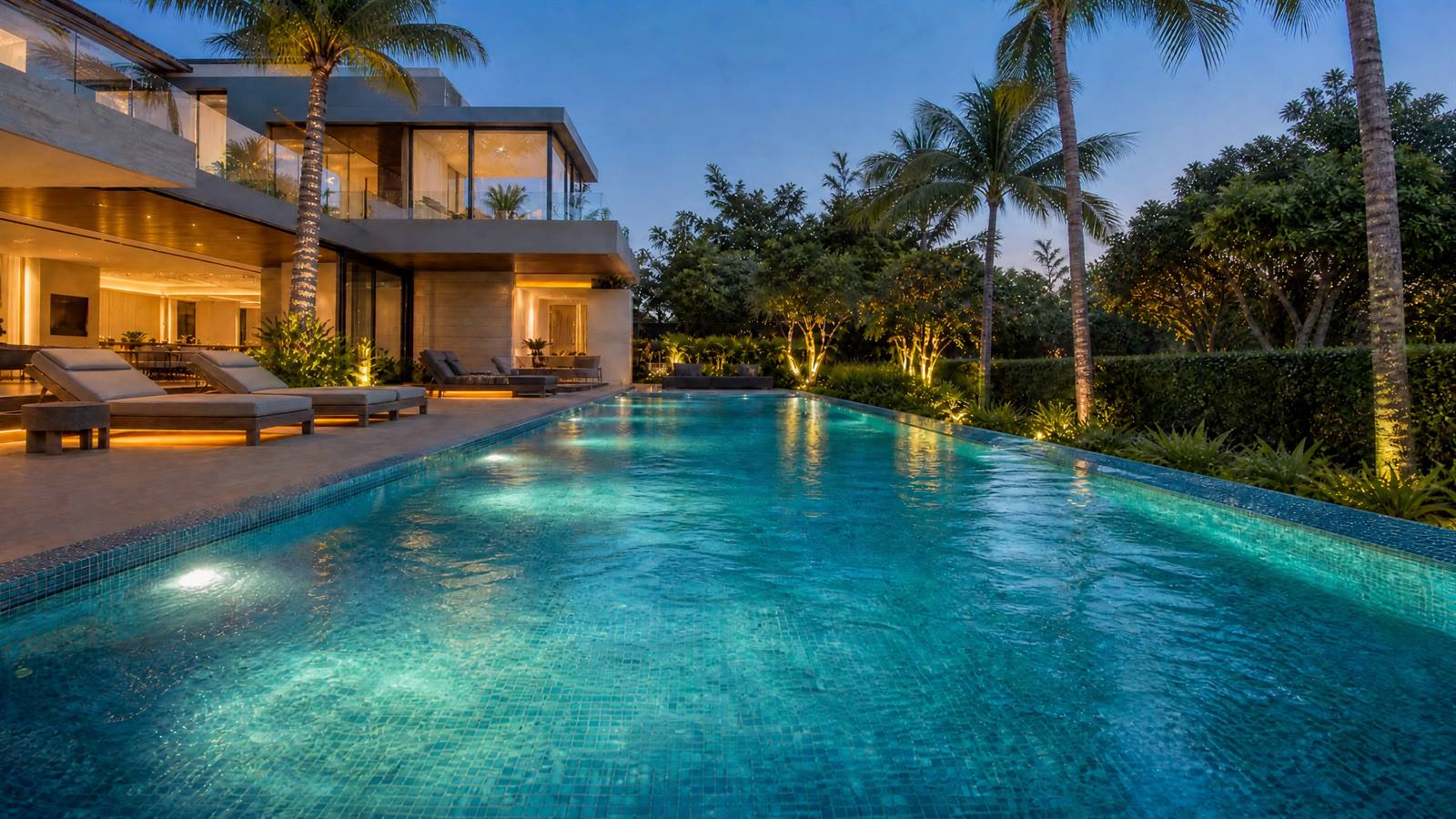 Piscina residencial com água tratada por gerador de cloro Evoclor da H2O